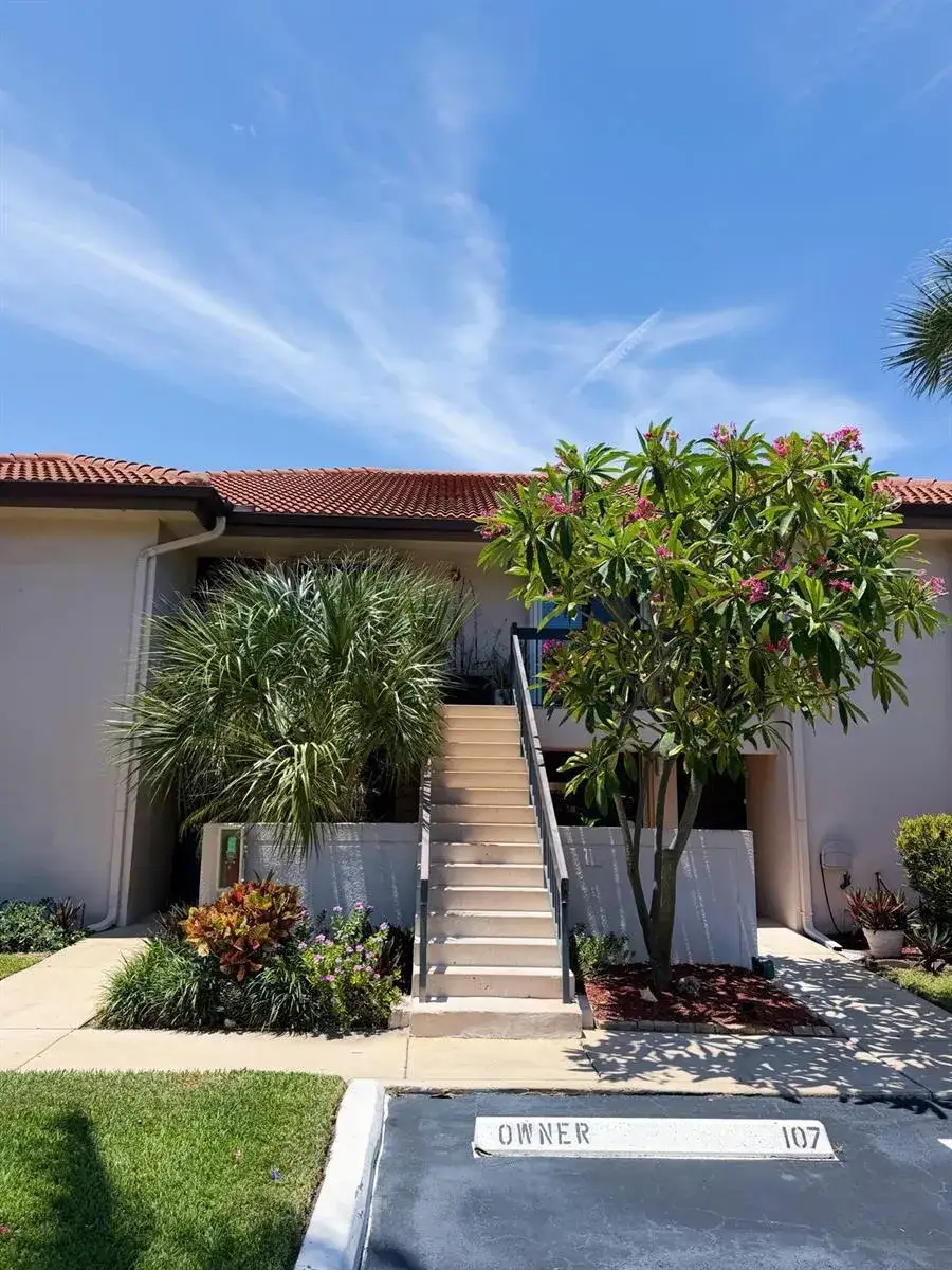 2 bedroom 2 bath Residential Lease for rent at 351 Club Circle # 208, Boca Raton FL 33487