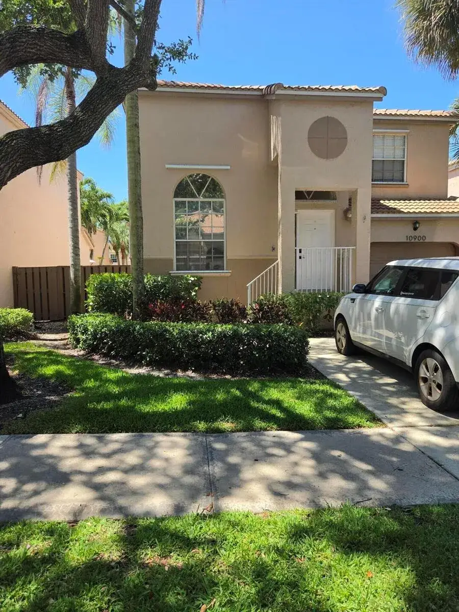 3 bedroom 2 bath Residential for sale at 10900 NW 12th Drive, Plantation FL 33322
