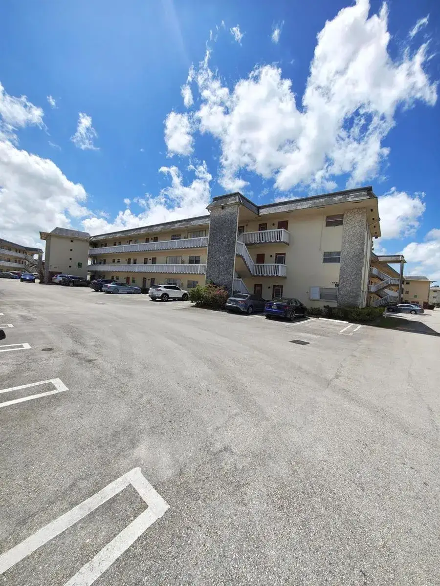 1 bedroom 1 bath Residential for sale at 4441 NW 16th Street, Lauderhill FL 33313