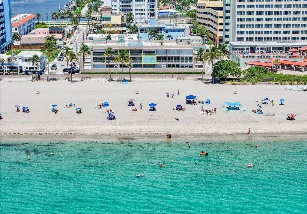 1 bedroom 2 bath Residential for sale at 201 Van Buren Street # 205, Hollywood FL 33019