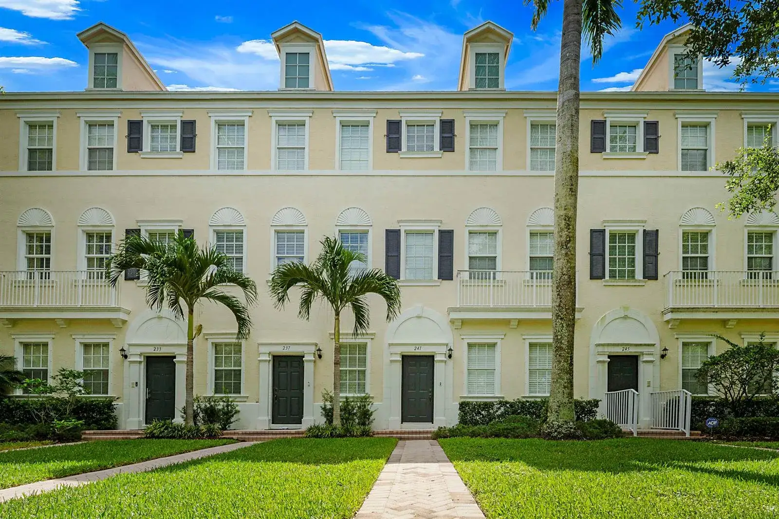 2 bedroom 2 bath Residential for sale at 241 E Thatch Palm Circle, Jupiter FL 33458