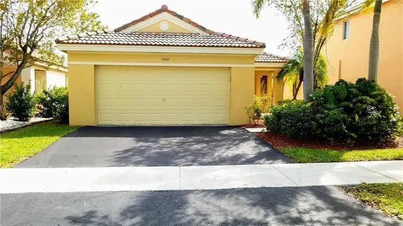 3 bedroom 2 bath Residential Lease for rent at 1409 Sabal Trail, Weston FL 33327