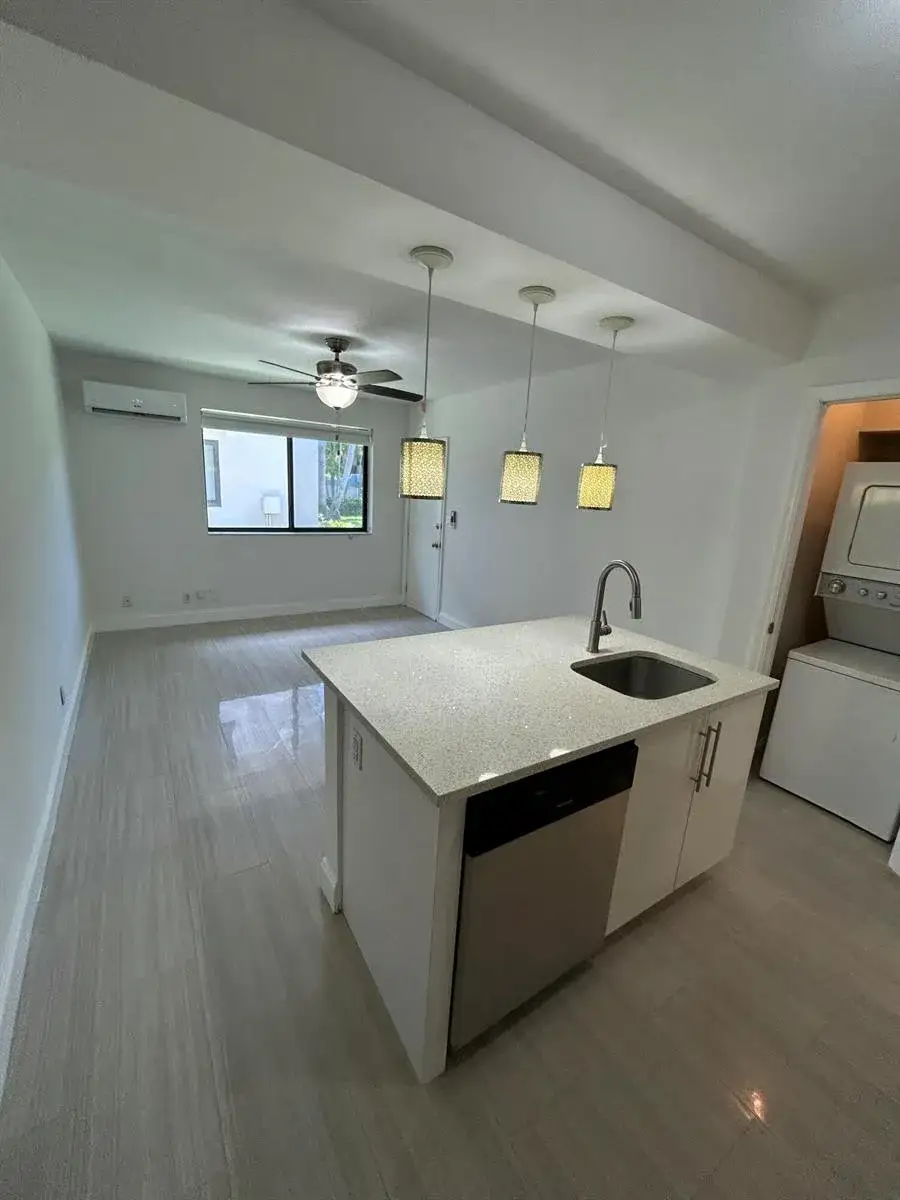 2 bedroom 2 bath Residential Lease for rent at 914 NE 15th Avenue # 1, Fort Lauderdale FL 33304
