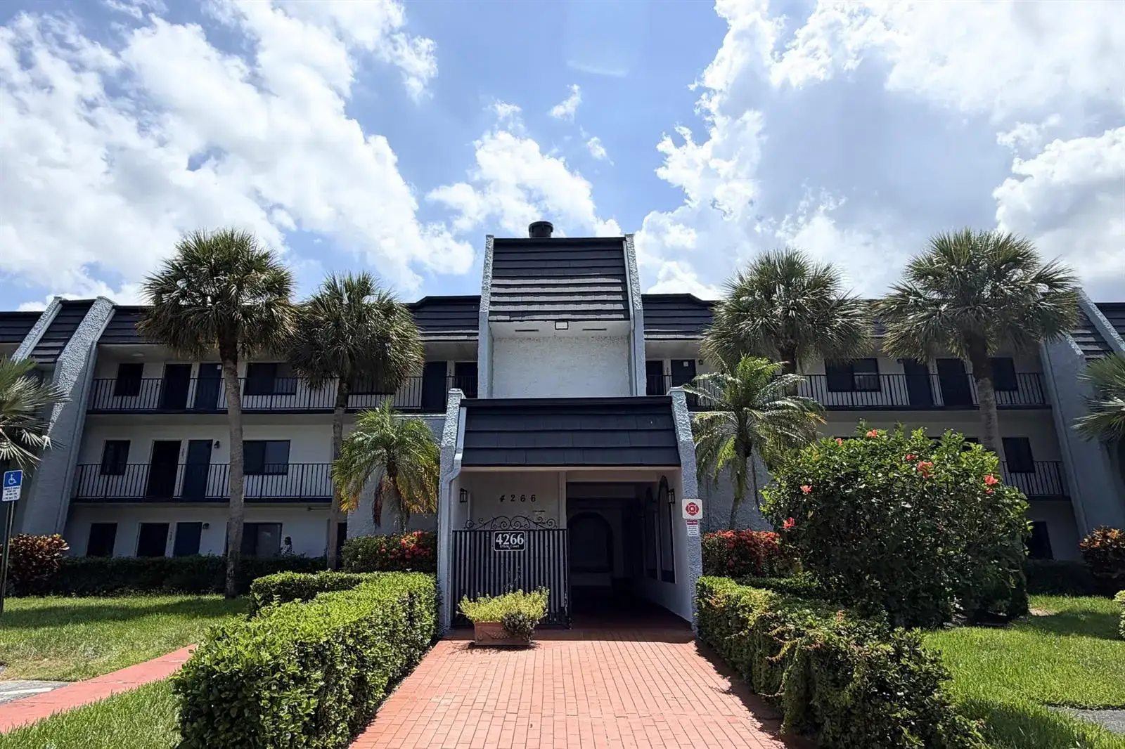 2 bedroom 2 bath Residential Lease for rent at 4266 Deste Court # 101, Lake Worth FL 33467
