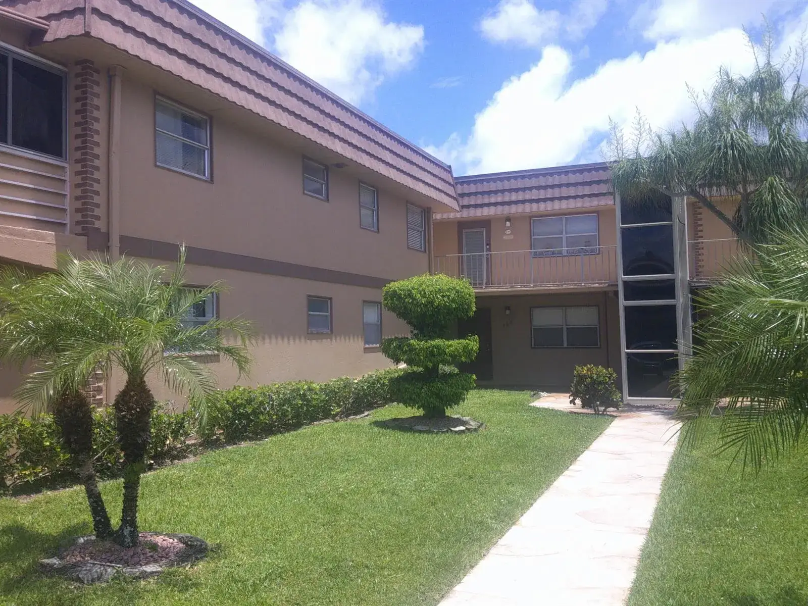 2 bedroom 2 bath Residential for sale at 588 Brittany M, Delray Beach FL 33446