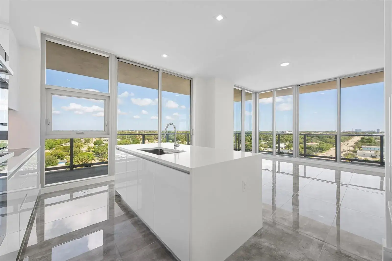 1 bedroom 1 bath Residential for sale at 220 Lake Shore Drive # 923, Lake Park FL 33403
