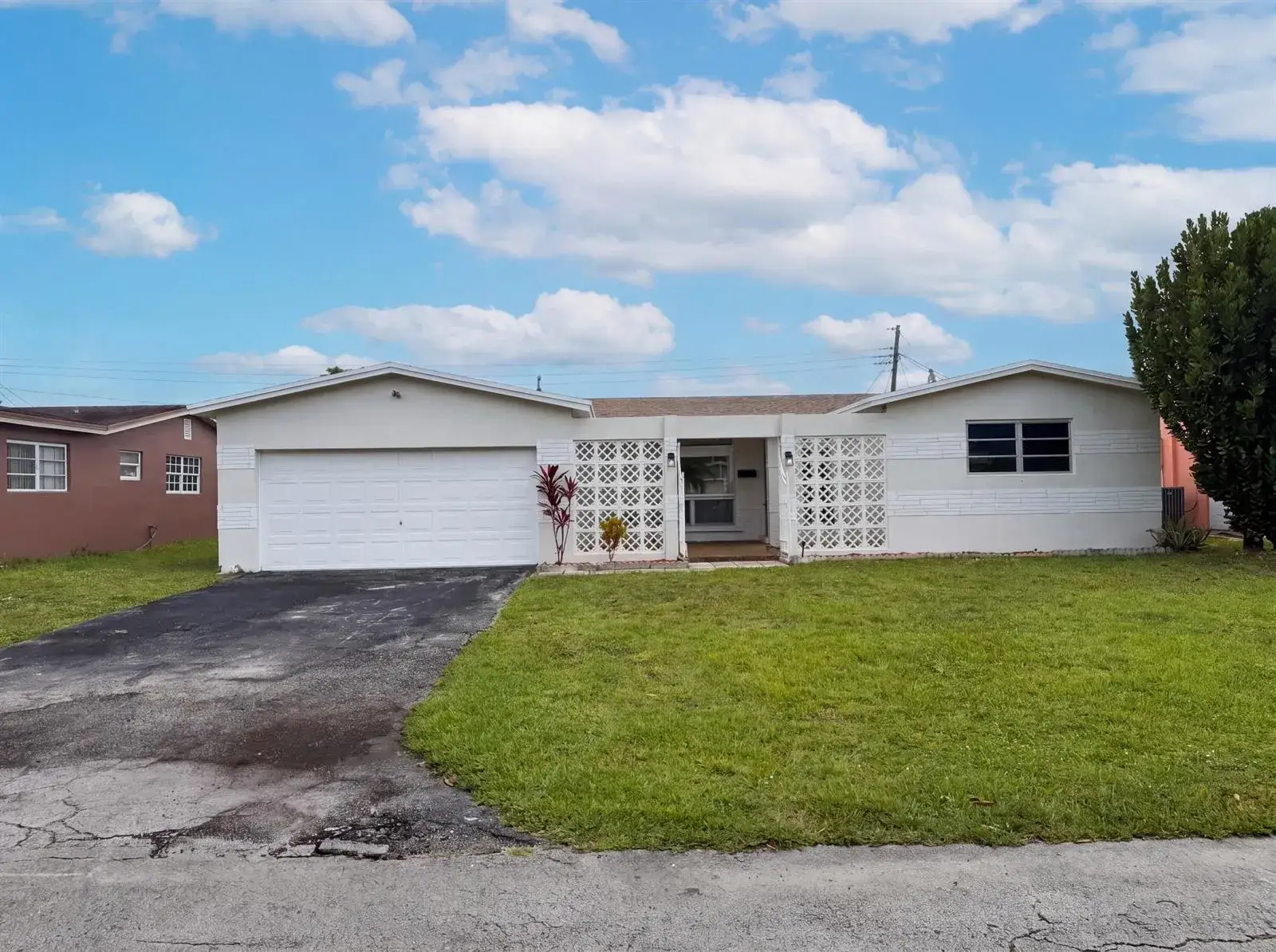 3 bedroom 2 bath Residential for sale at 7141 Harbour Boulevard, Miramar FL 33023