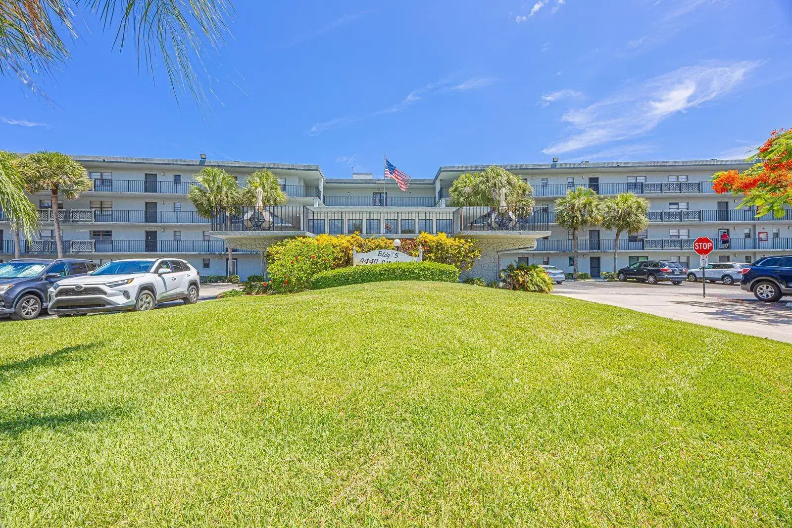 1 bedroom 1 bath Residential for sale at 9440 SW 8th Street # 417, Boca Raton FL 33428