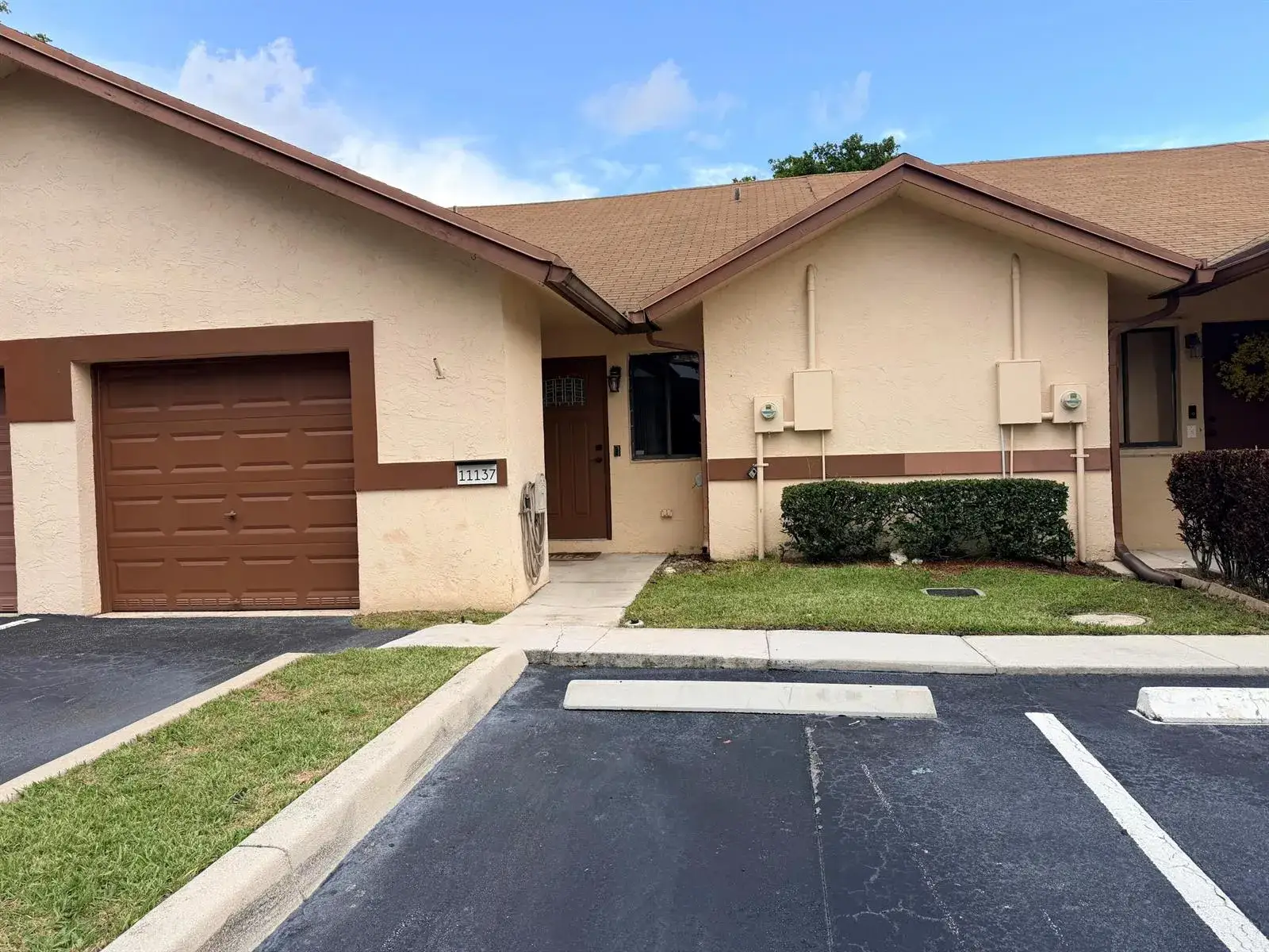 2 bedroom 2 bath Residential for sale at 11137 NW 38th Place, Sunrise FL 33351