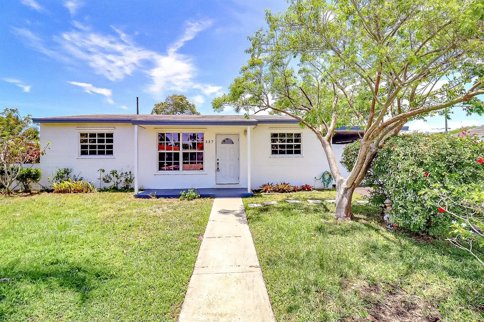 4 bedroom 2 bath Residential for sale at 337 Mid Pines Road, Palm Springs FL 33461
