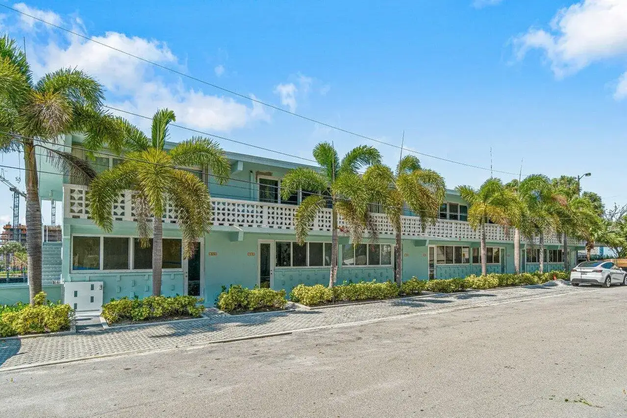 1 bedroom 1 bath Residential Lease for rent at 65 SE Spanish Trail # 2020, Boca Raton FL 33432
