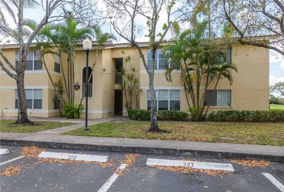 2 bedroom 2 bath Residential Lease for rent at 417 Vista Isles Drive # 2322, Sunrise FL 33325