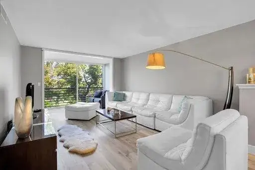 1 bedroom 2 bath Residential for sale at 3503 Oaks Way # 303, Pompano Beach FL 33069