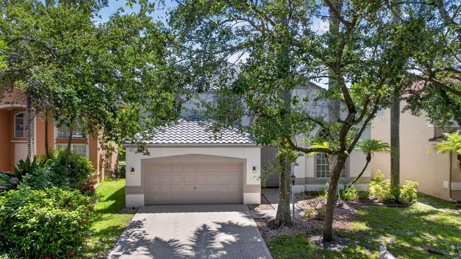 4 bedroom 2 bath Residential for sale at 6702 NW 80th Manor, Parkland FL 33067