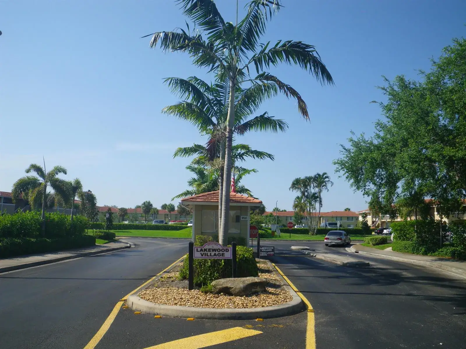 2 bedroom 2 bath Residential for sale at 803 Twin Lakes Drive # 803, Coral Springs FL 33071