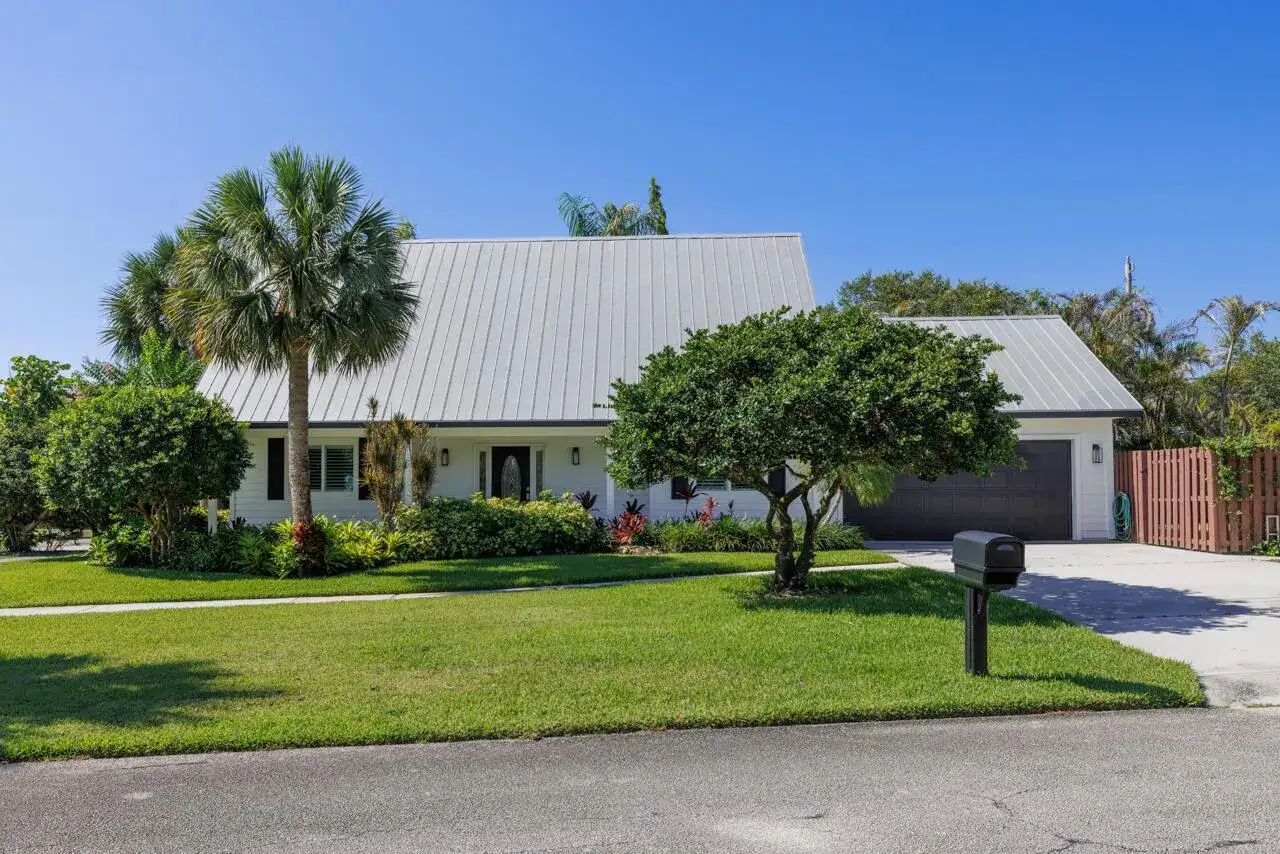 3 bedroom 2 bath Residential for sale at 9200 SE Olympus Street, Hobe Sound FL 33455