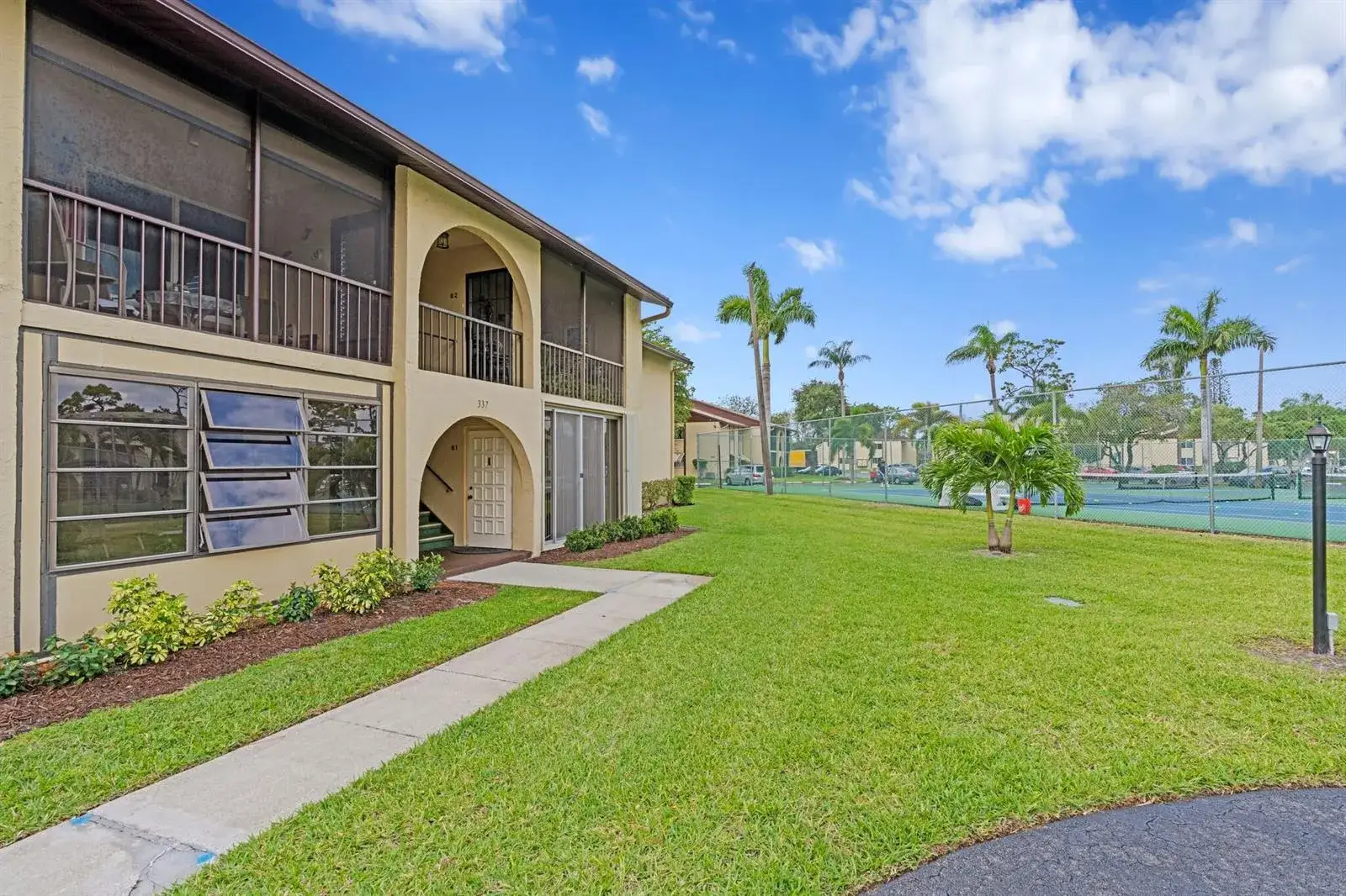2 bedroom 1 bath Residential for sale at 336 Pine Ridge Circle # 1, FL 33463