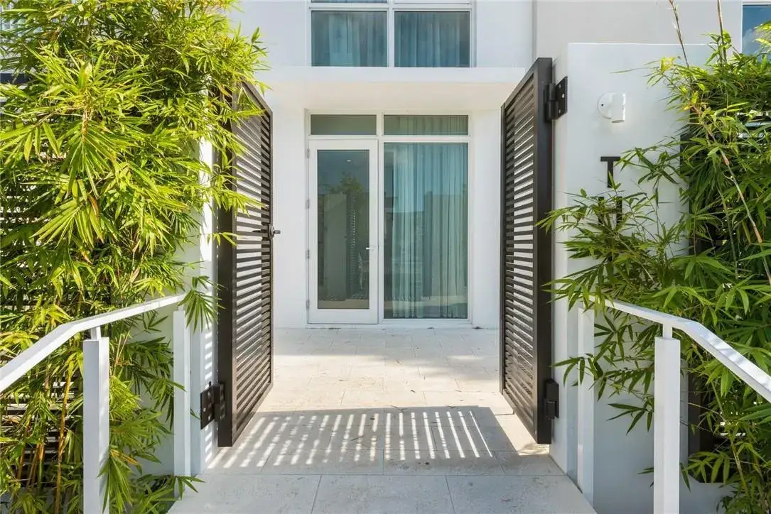 2 bedroom 3 bath Residential Lease for rent at 401 N Birch Road, Fort Lauderdale FL 33304