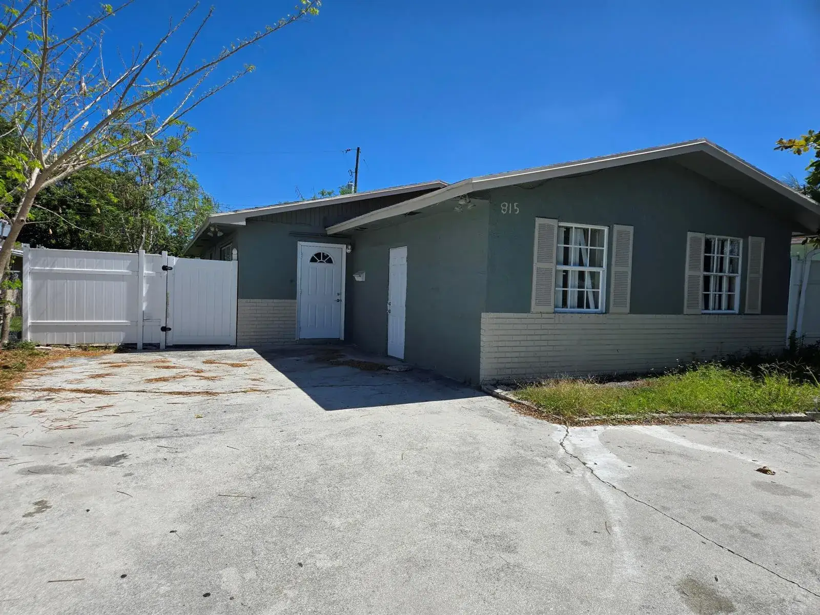 1 bedroom 1 bath Residential Lease for rent at 815 Silver Beach Road # B, Lake Park FL 33403