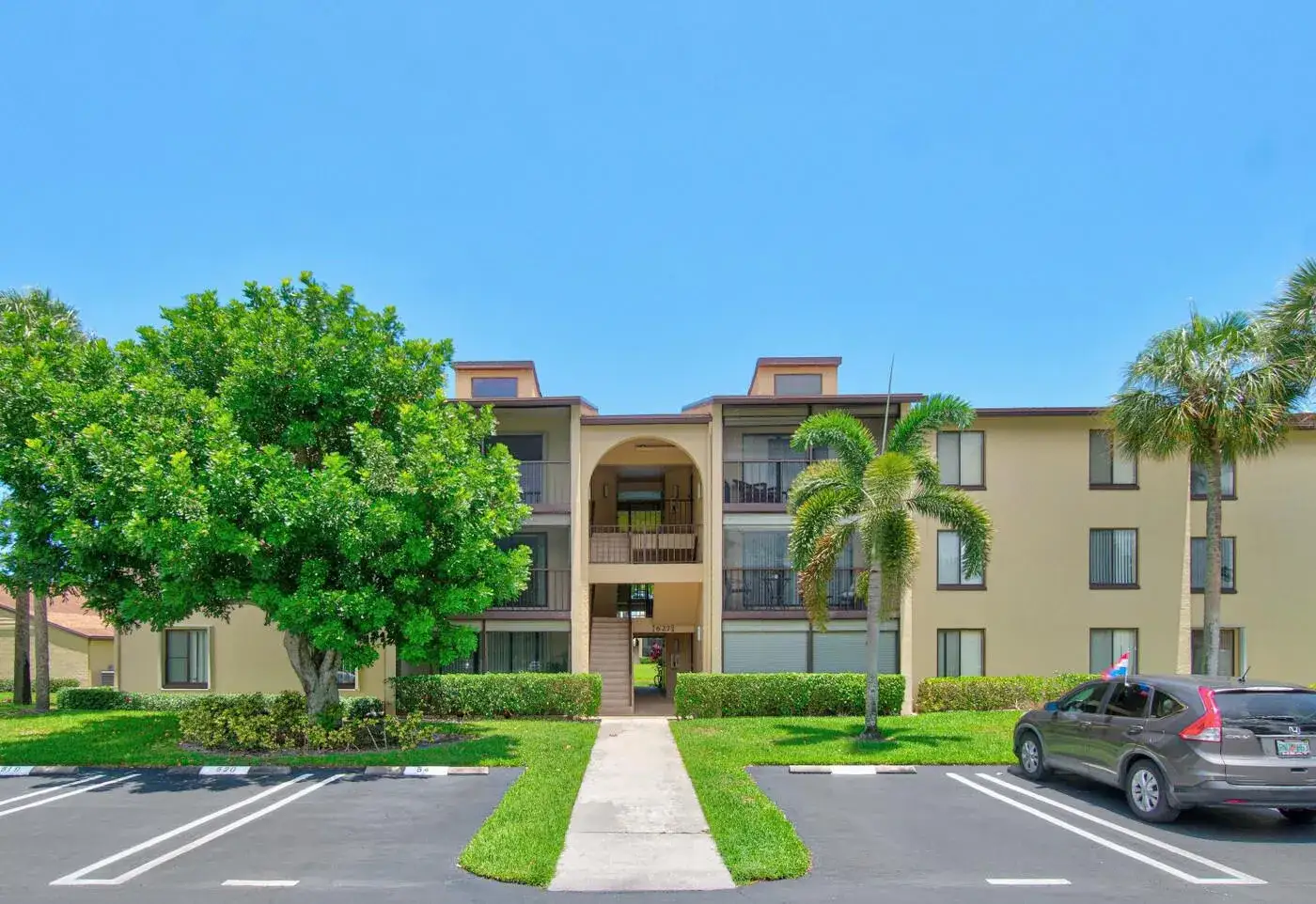 2 bedroom 2 bath Residential for sale at 627 Sea Pine Way # A3, FL 33415
