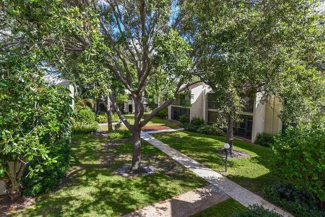2 bedroom 2 bath Residential Lease for rent at 150 Pineview Road # L6, Jupiter FL 33469