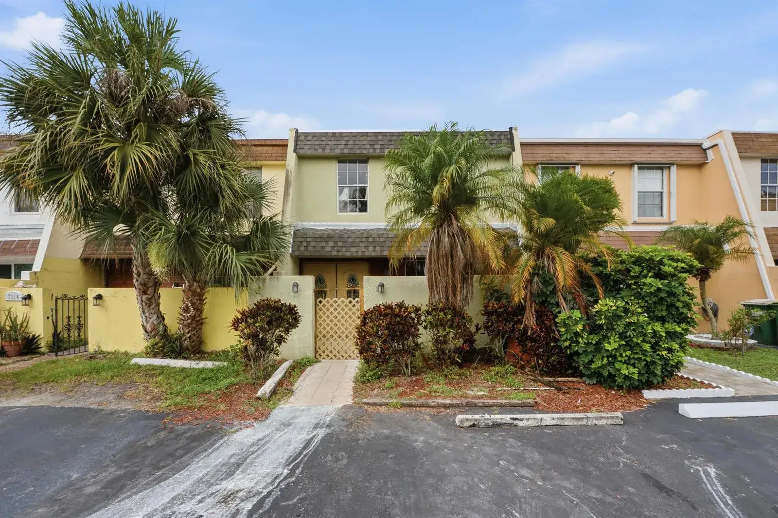 3 bedroom 3 bath Residential Lease for rent at 7318 NW 75th Street, Tamarac FL 33321