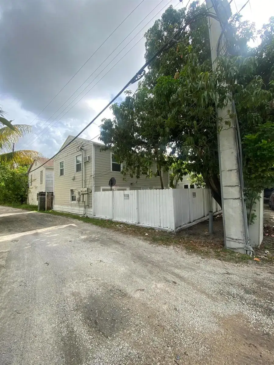 2 bedroom 1 bath Residential Lease for rent at 115 NE 2nd Street # 2, Fort Lauderdale FL 33301