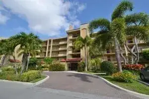 2 bedroom 2 bath Residential Lease for rent at 825 Egret Circle # 404, Delray Beach FL 33444