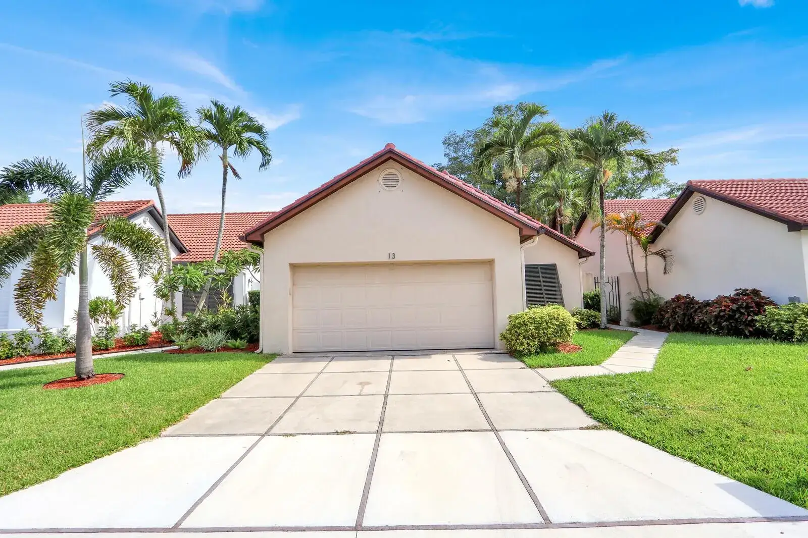 3 bedroom 2 bath Residential for sale at 13 Ironwood Way N, Palm Beach Gardens FL 33418