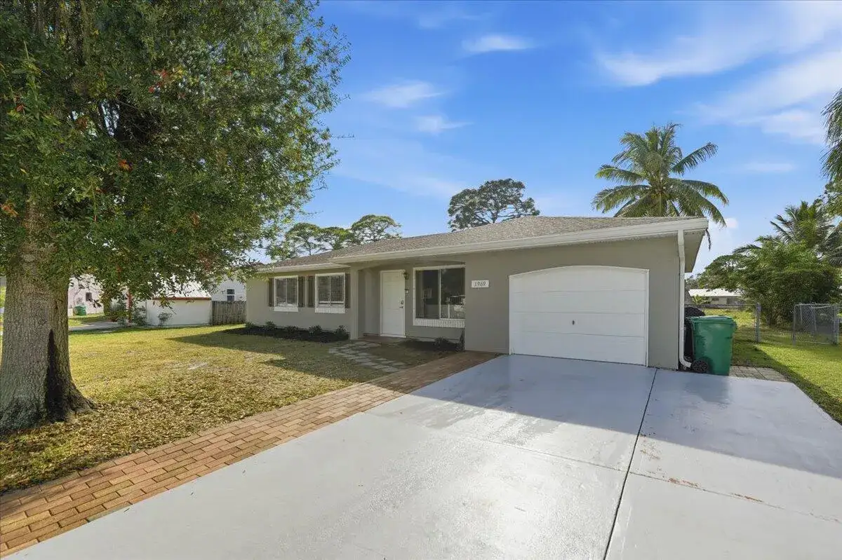 5 bedroom 2 bath Residential Lease for rent at 1969 SE Redwing Circle, Port St. Lucie FL 34952