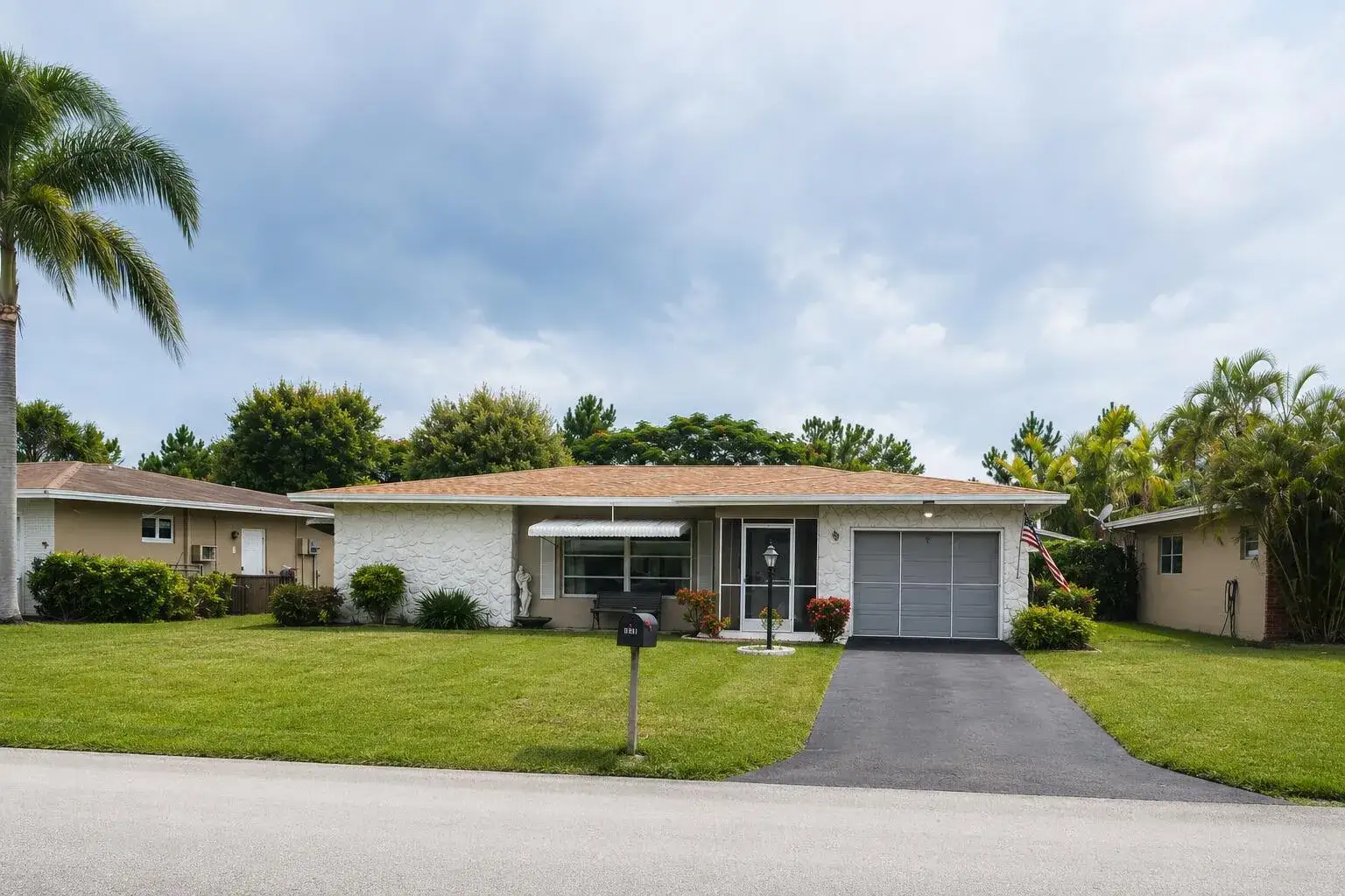 2 bedroom 2 bath Residential for sale at 4821 NW 13th Avenue, Deerfield Beach FL 33064