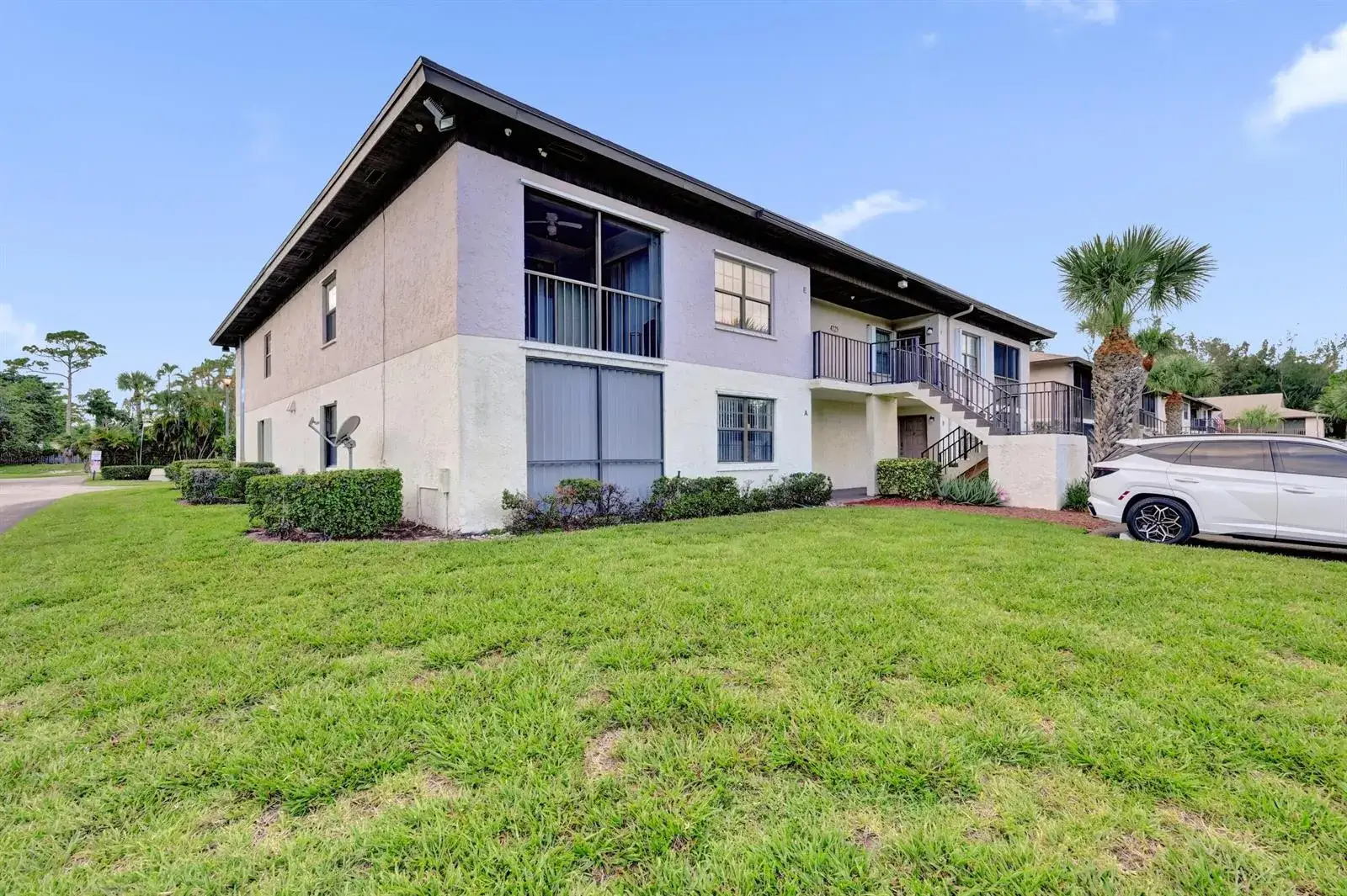 2 bedroom 2 bath Residential for sale at 4225 S 57th Avenue, FL 33463