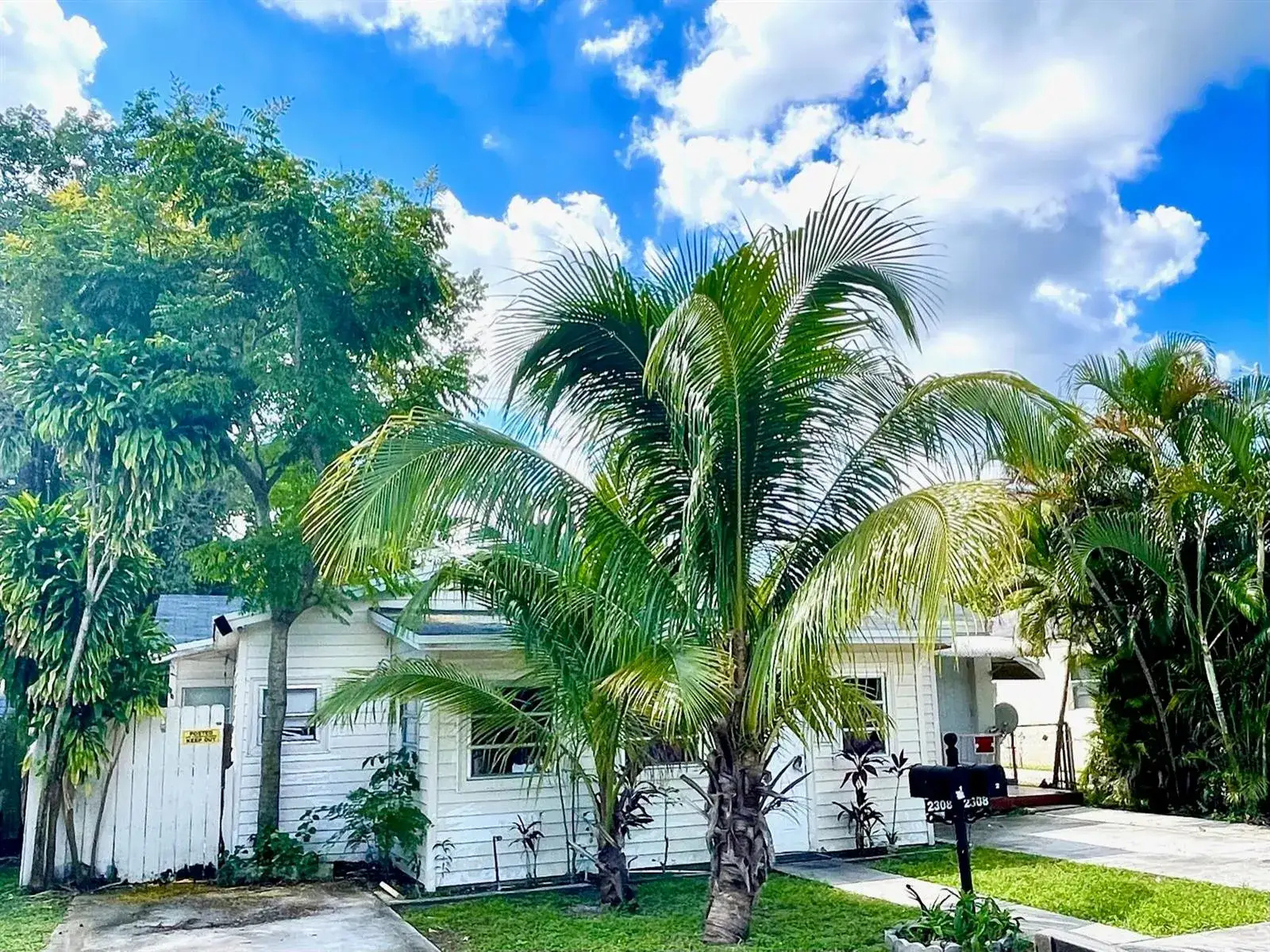 1 bedroom 1 bath Residential Lease for rent at 2308 Cleveland Street # e, Hollywood FL 33020