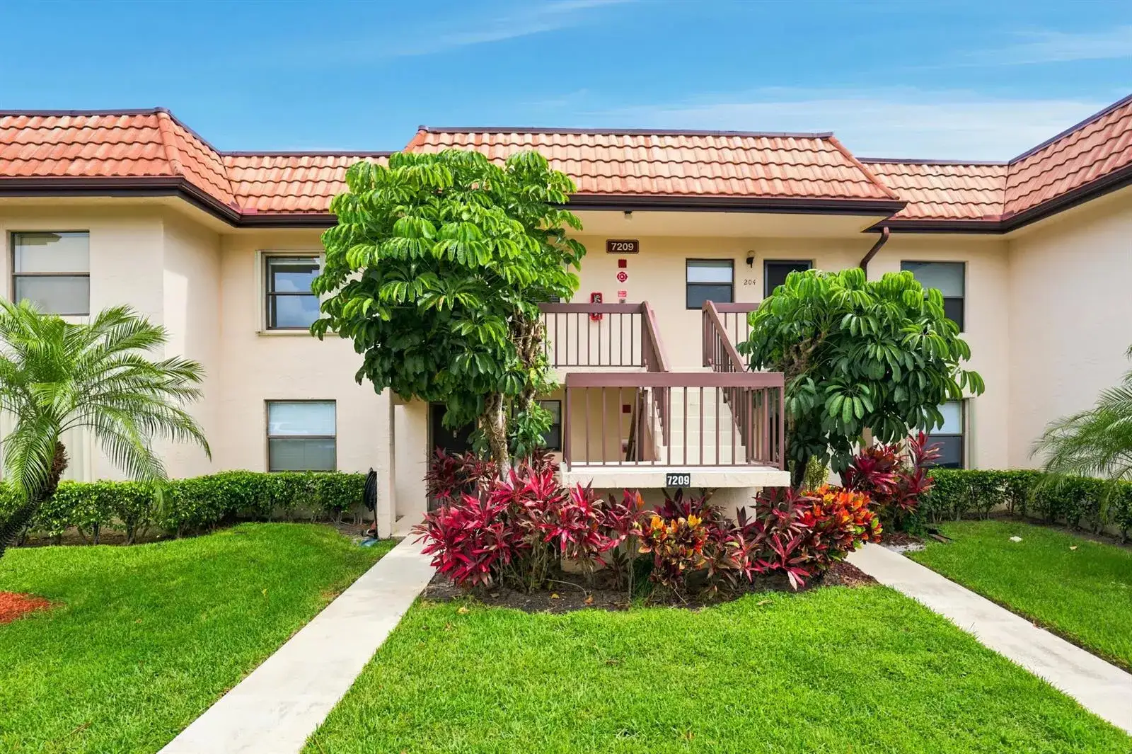 2 bedroom 2 bath Residential for sale at 7209 Golf Colony Court # 203, Lake Worth FL 33467