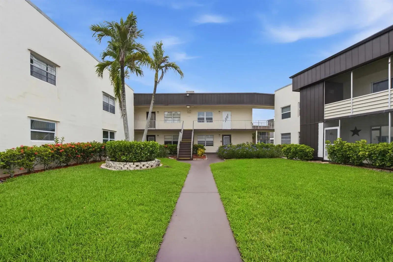 2 bedroom 2 bath Residential Lease for rent at 441 Burgundy J # 441, Delray Beach FL 33484