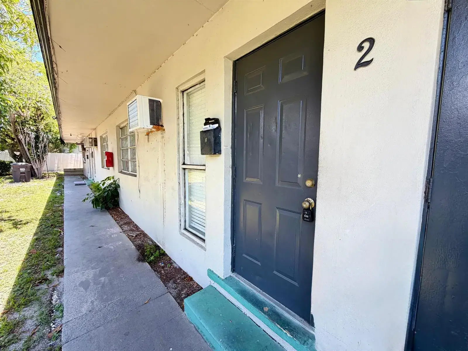 2 bedroom 1 bath Residential Lease for rent at 809 2nd Street # 2, West Palm Beach FL 33401