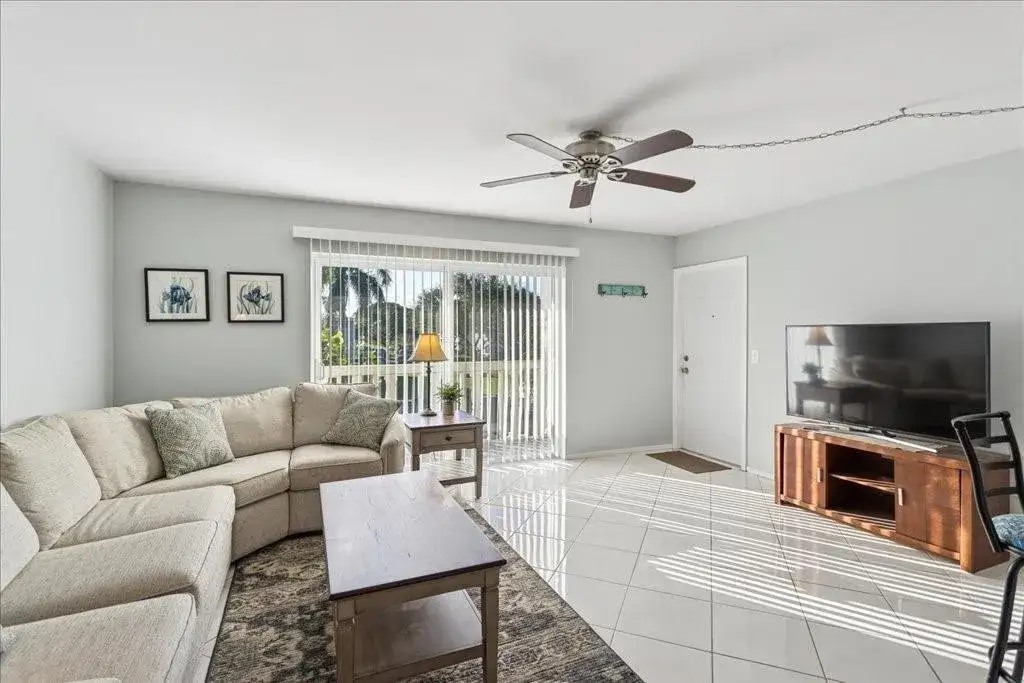 1 bedroom 1 bath Residential for sale at 95 North Boulevard # 2b, Boynton Beach FL 33435