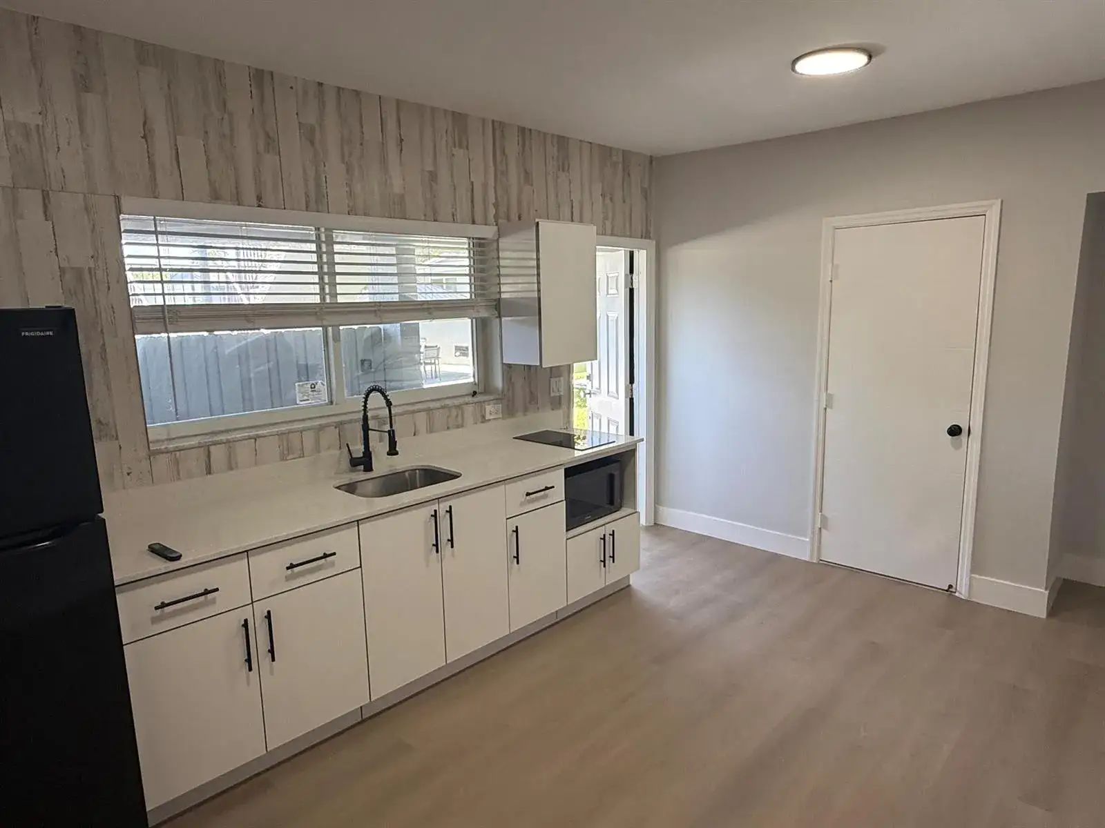 1 bedroom 1 bath Residential Lease for rent at 720 NE 7th Street # 4, Hallandale Beach FL 33009