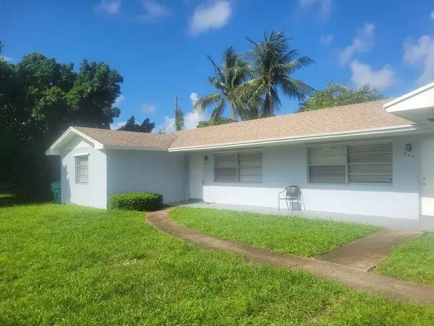 2 bedroom 2 bath Residential Lease for rent at 242 SE 24th Avenue, Boynton Beach FL 33435