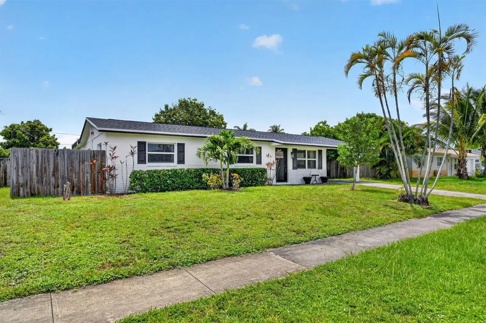 4 bedroom 2 bath Residential for sale at 445 Palo Alto Drive, Palm Springs FL 33461