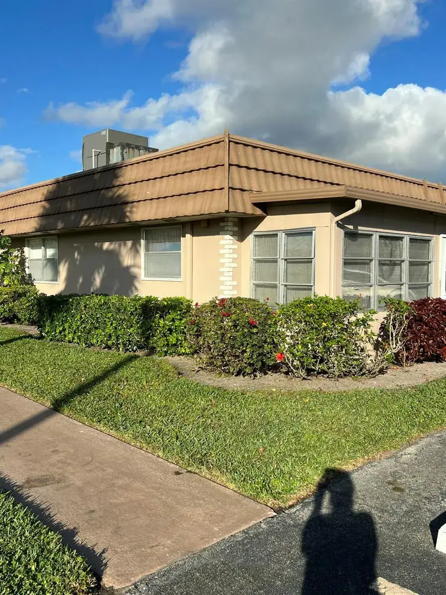 1 bedroom 1 bath Residential Lease for rent at 322 Seville Trail N, Delray Beach FL 33446