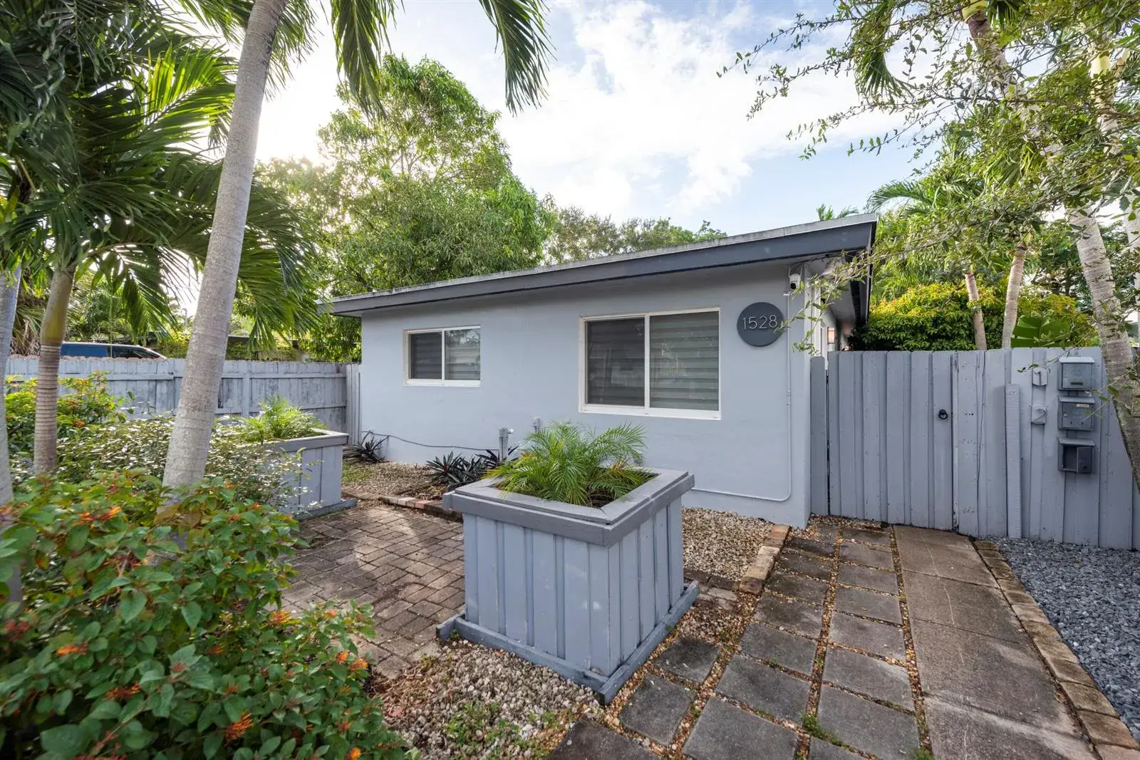 1 bedroom 1 bath Residential Lease for rent at 1528 NE 33rd Street # 1, Oakland Park FL 33334