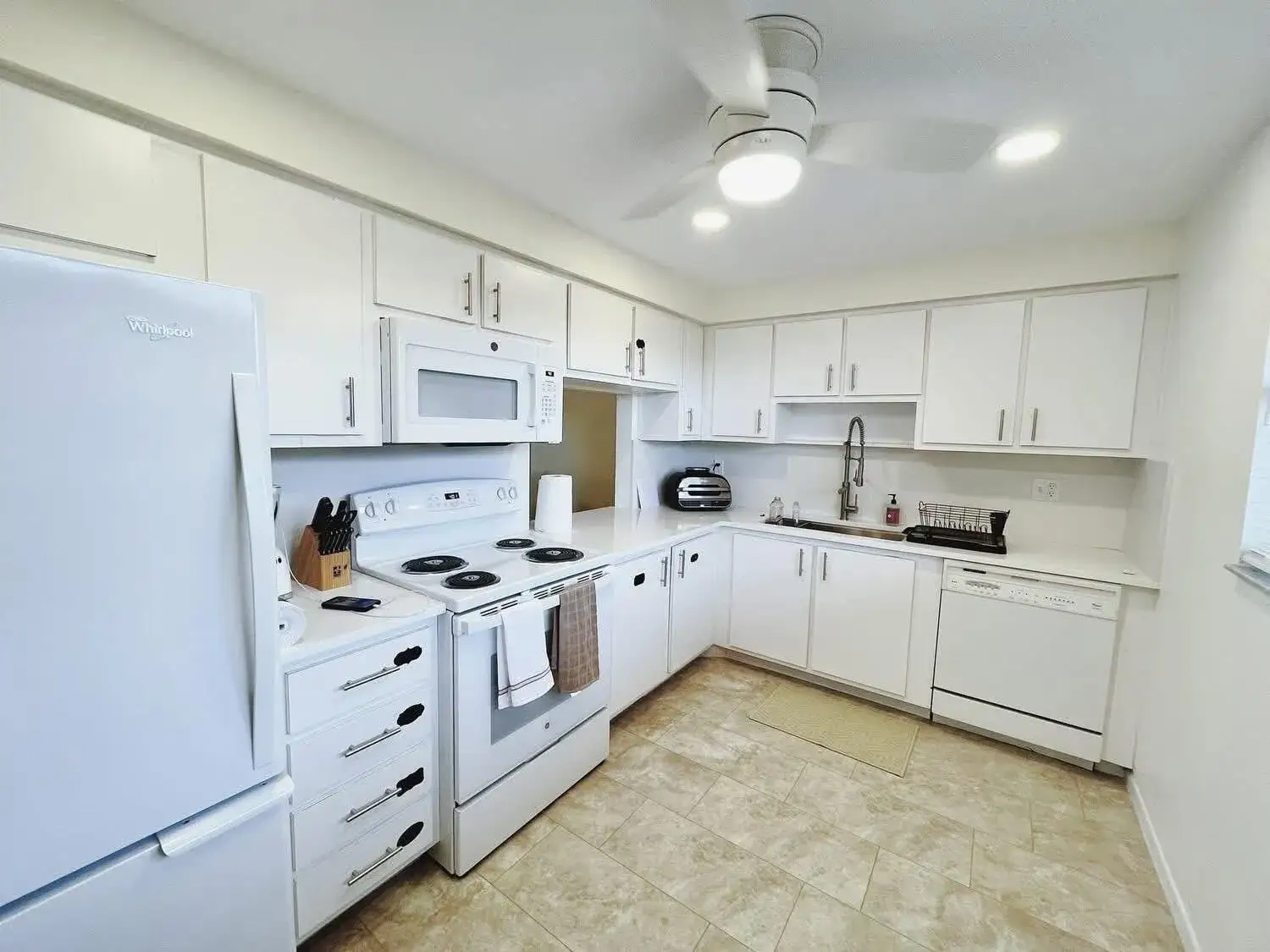 3 bedroom 2 bath Residential Lease for rent at 7080 Nova Drive # 307b, Davie FL 33317