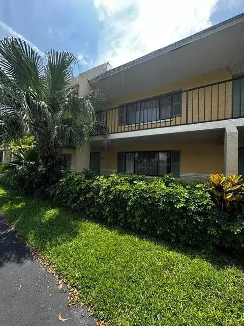2 bedroom 2 bath Residential for sale at 704 Meadows Circle # 704, Boynton Beach FL 33436