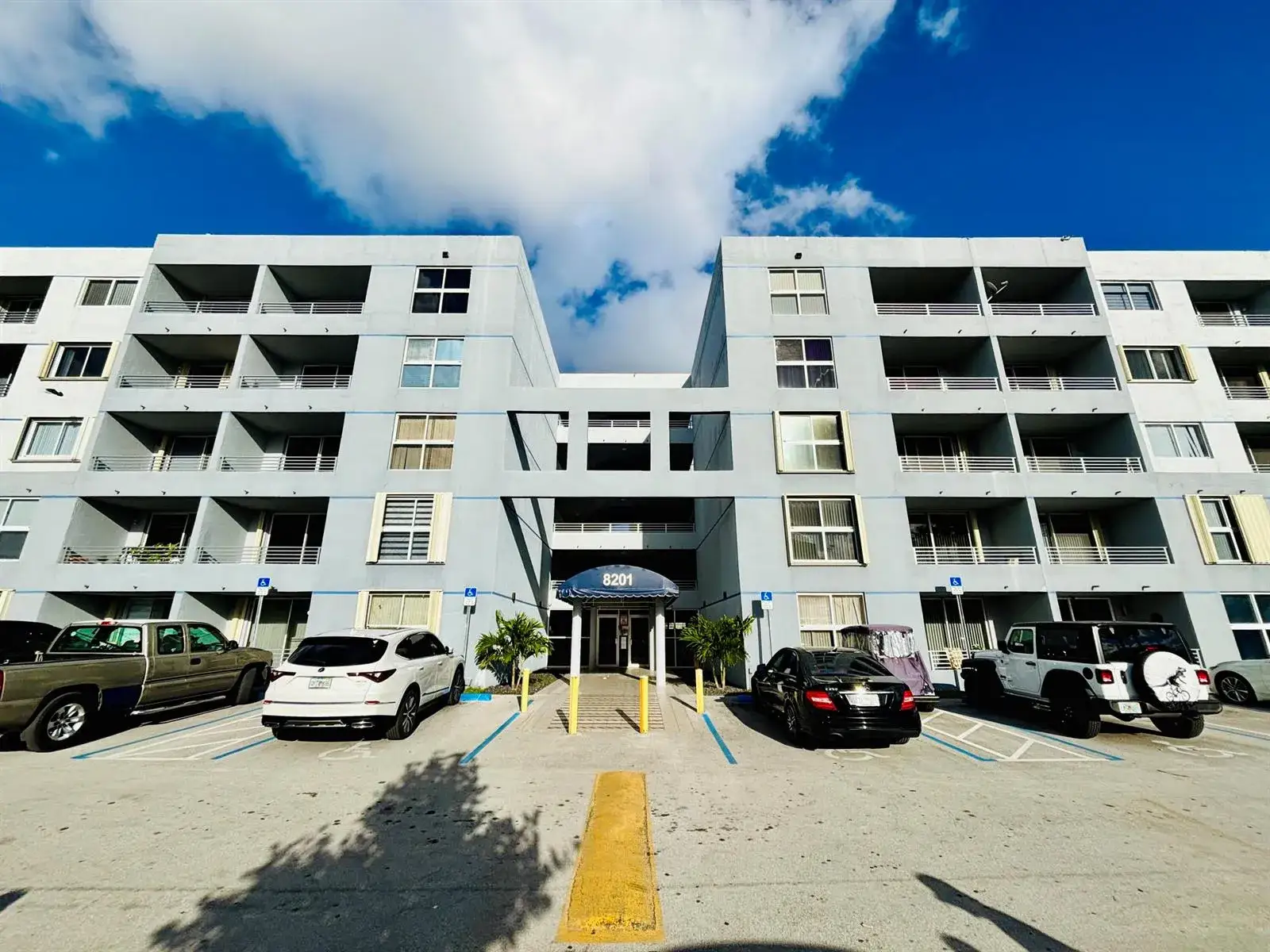 2 bedroom 2 bath Residential Lease for rent at 8201 NW 8th Street # 509, Miami FL 33126