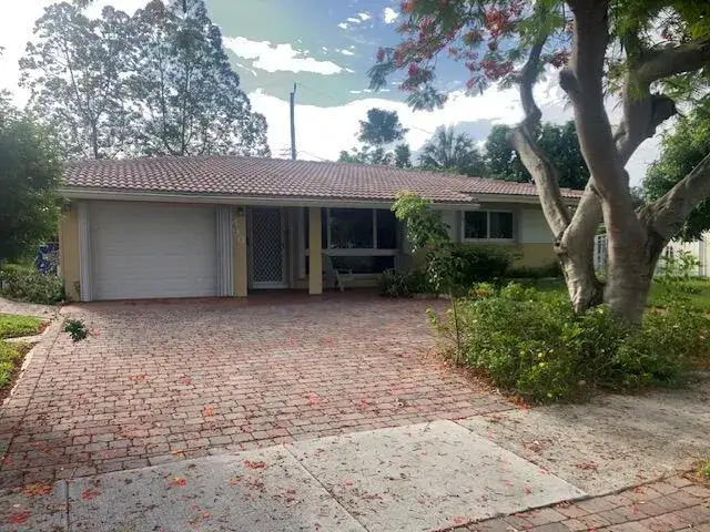 2 bedroom 1 bath Residential for sale at 490 SE 3rd Avenue, Pompano Beach FL 33060