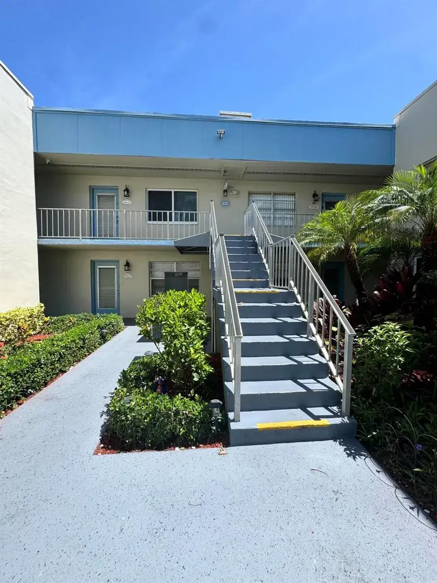 2 bedroom 2 bath Residential for sale at 852 Flanders R S # R, Delray Beach FL 33484
