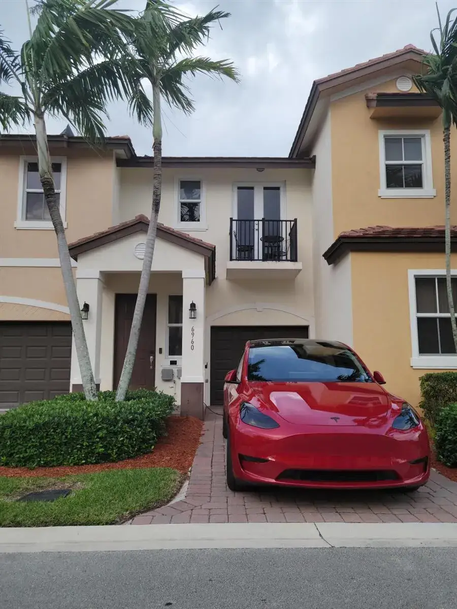 3 bedroom 2 bath Residential Lease for rent at 6960 Long Pine Circle, Coconut Creek FL 33073