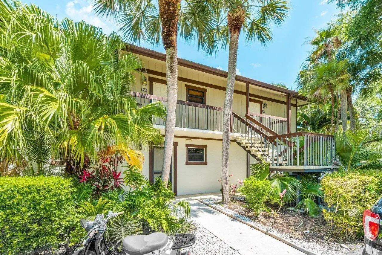 2 bedroom 2 bath Residential for sale at 13334 Polo Club Road # 206, Wellington FL 33414