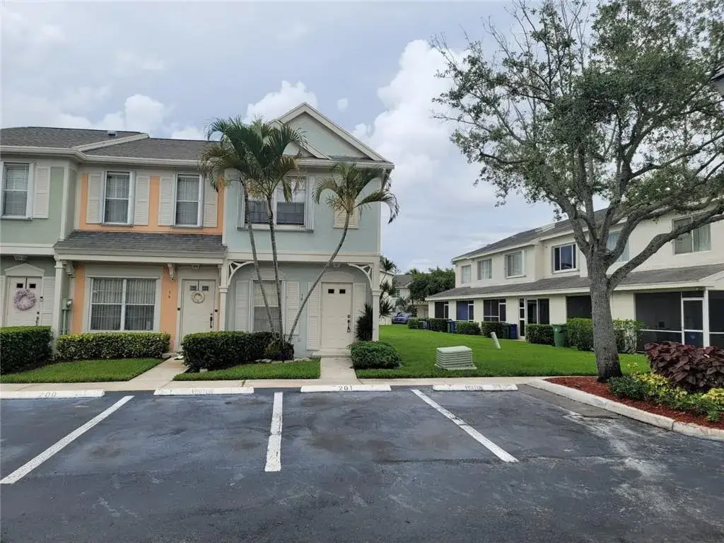 2 bedroom 2 bath Residential Lease for rent at 78 Simonton Circle, Weston FL 33326